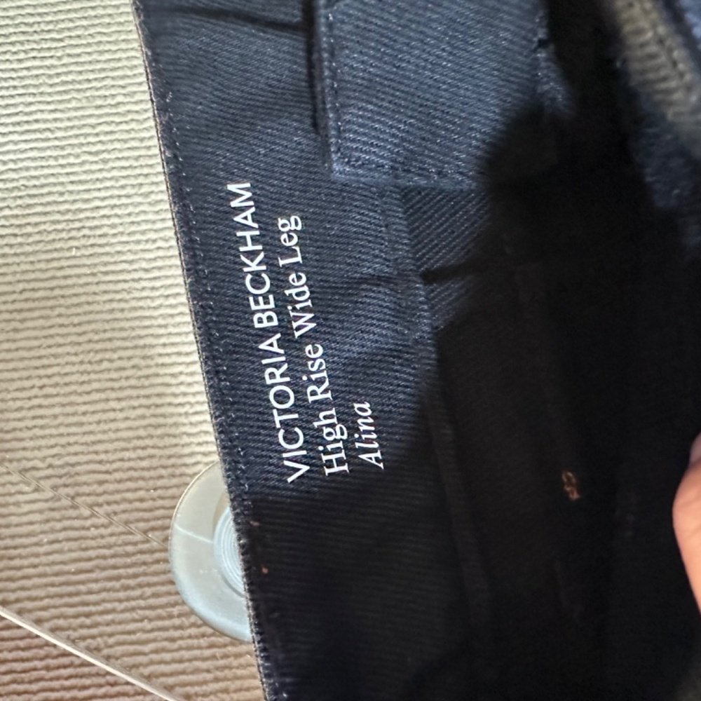 Victoria Beckham Navy Wide Leg jeans
Alina.